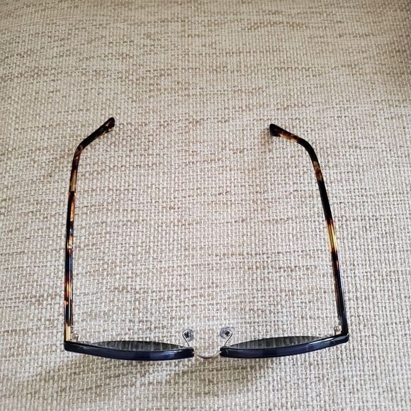 NEW: Ray-Ban 51mm Icons Clubround Phantos Sunglasses in Blue - Picture 13 of 16